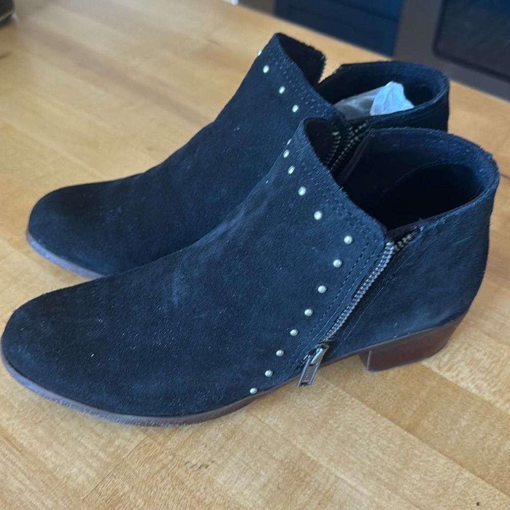Lightly used Minnetonka Women’s Boot
